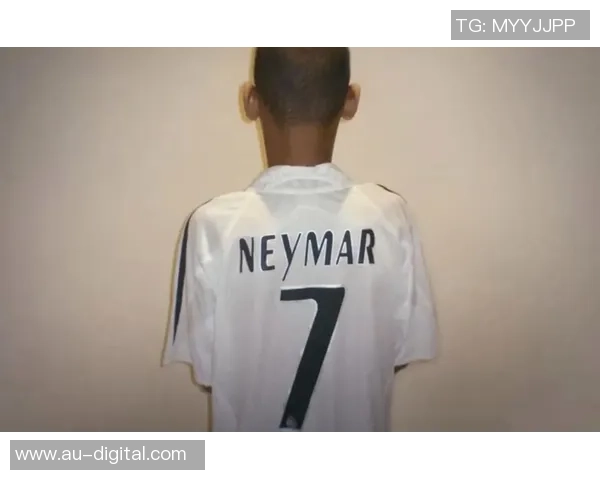 曾经穿过33号球衣的足球巨星们：他们的传奇与辉煌瞬间回顾