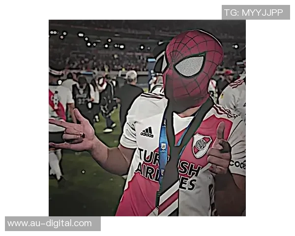 足球前锋球星个人头像展示引领风潮见证锋线传奇时刻