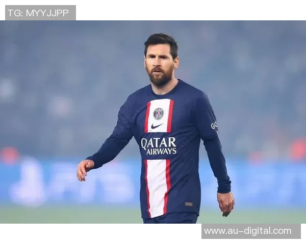 足球球星飞铲引发赛场风波裁判判罚引争议各方激辩公平与激情